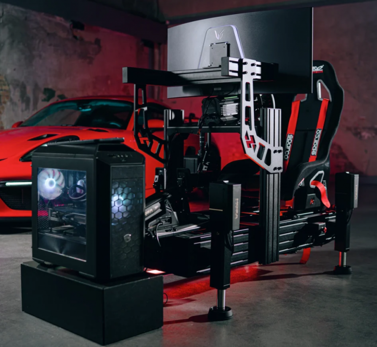 Cockpit de simracing con sistema de movimiento MOZA y PC gaming