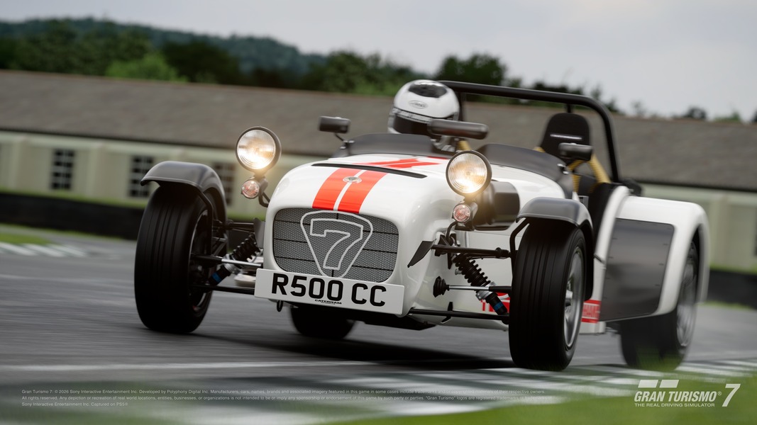 Caterham Seven Superlight R500 '08 en pista virtual disfrutando de las nuevas físicas de Gran Turismo 7