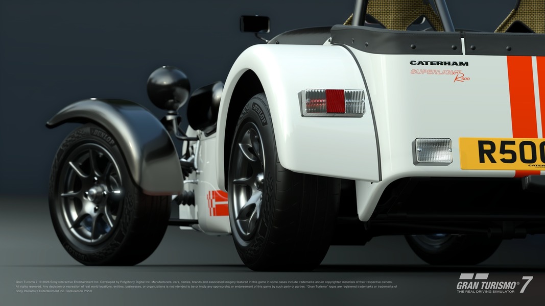 Vista trasera del Caterham Seven Superlight R500 '08 en circuito virtual