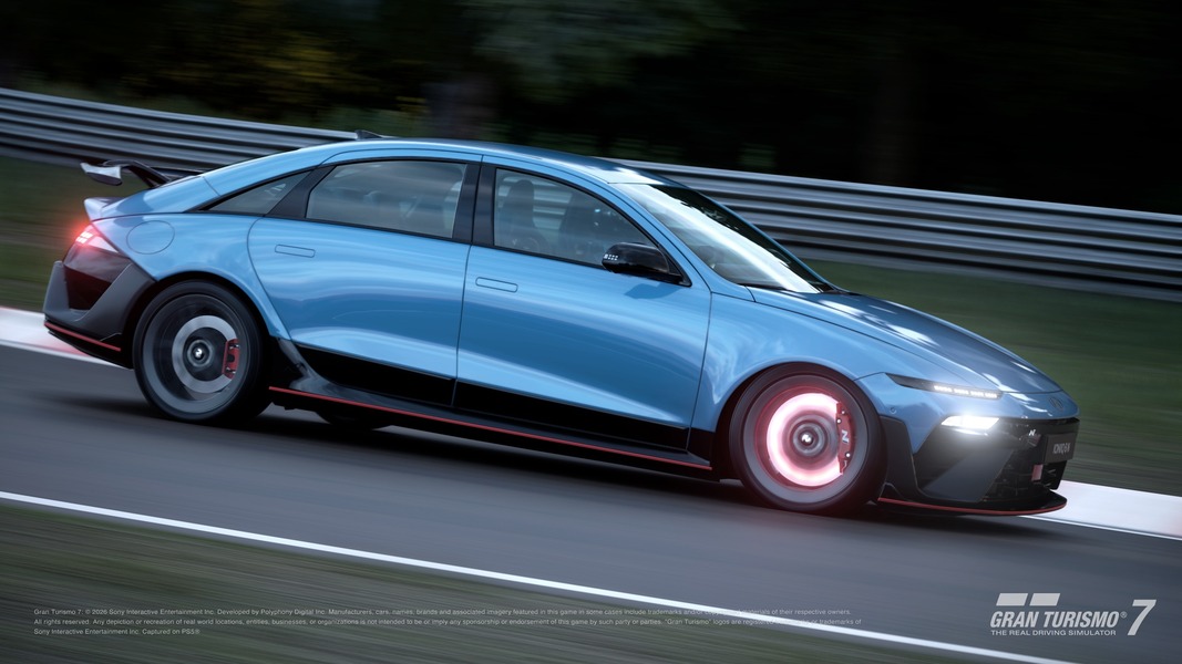 Hyundai IONIQ 6 N '25 en pista de asfalto dentro de Gran Turismo 7