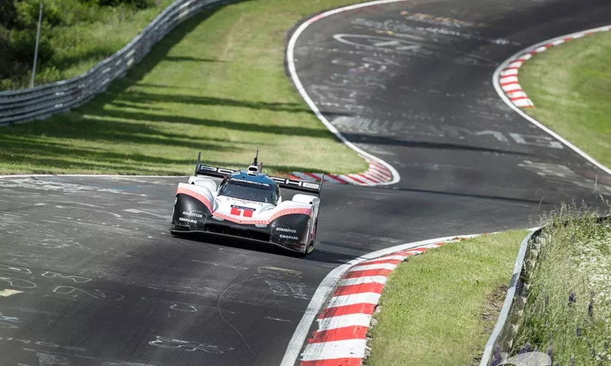 Porsche 919 Hybrid Evo durante el récord absoluto en Nürburgring Nordschleife en 2018