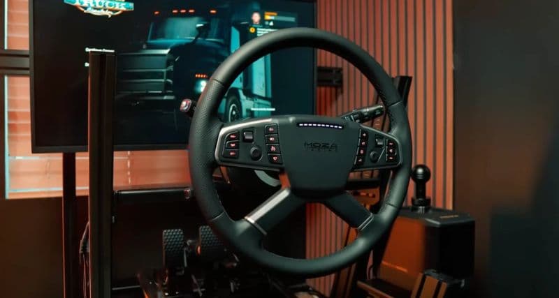 volante moza en un cockpit simracing
